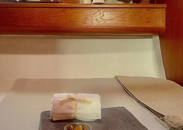 On - Sailboat Bådhotel Lisboa