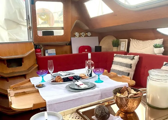 On - Sailboat Bådhotel *