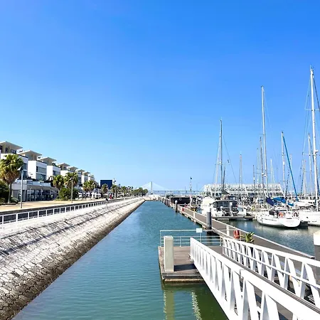 On - Sailboat Hotel en barco