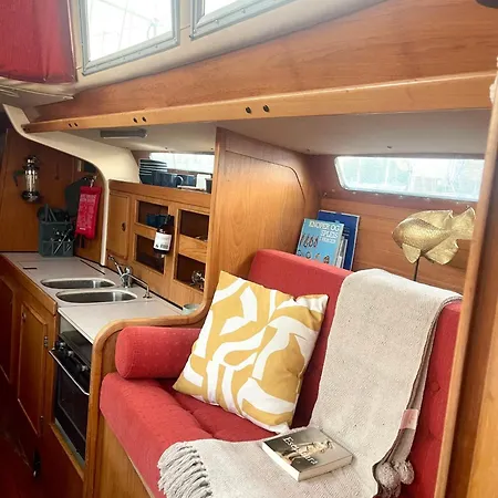 On - Sailboat Hotel en barco Lisboa