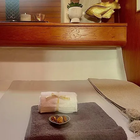 On - Sailboat Hotel en barco Lisboa