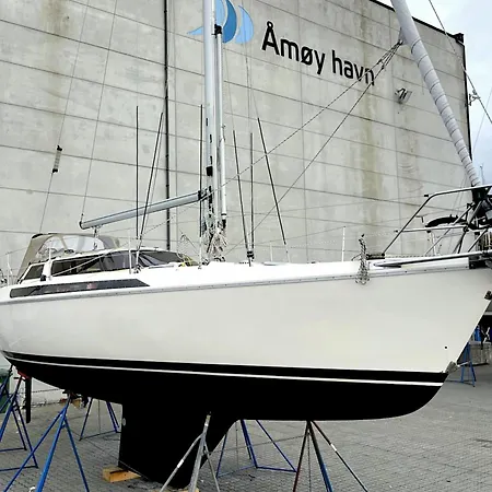 On - Sailboat * ליסבון