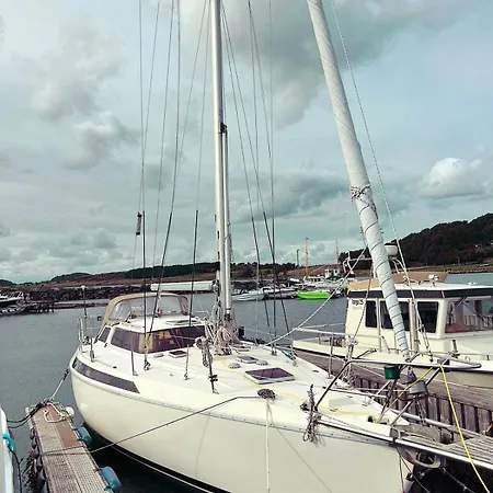 On - Sailboat Lisbona