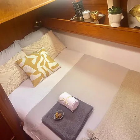 Hotel en barco On - Sailboat Lisboa