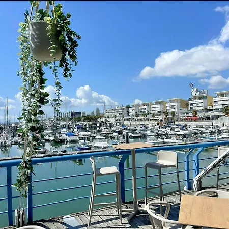 On - Sailboat Ботель *