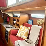 On - Sailboat Botel Lissabon