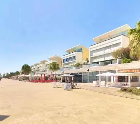 On - Sailboat 보트호텔