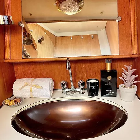 Bådhotel On - Sailboat